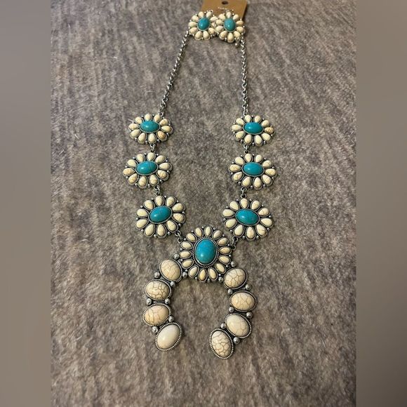 Turquoise and White CLAUDEN SQUASH BLOSSOM NECKLACE AND EARRING SET - Picture 4 of 8